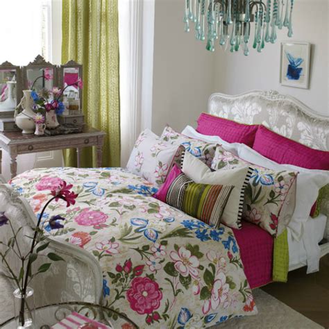 We researched the best comforter sets that'll instantly upgrade your bed with style and comfort. 20 Best Multi Colored Spring Bedding Sets - Decoholic