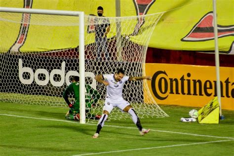 Acompanhe ceará x vitória ao vivo pelo copa do nordeste a partir das 16h00 (de brasília) com transmissão do canal nordeste fc. Em jogo cheio de reviravoltas, Ceará derrota Vitória e ...