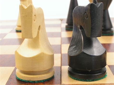 How many chess pieces are there in a set? Contemporary Modern Chess Set - (0)1278 426100