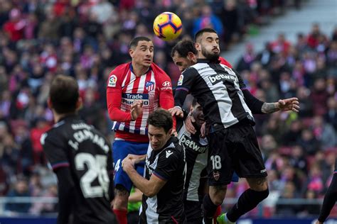 22 seasons in tercera división. Atlético Madrid dankt Griezmann bij moeizame zege en houdt ...