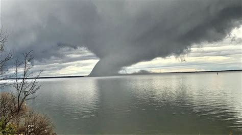 Epic Waterspouts Tornado In The World Caught On Video In 2020 Solar