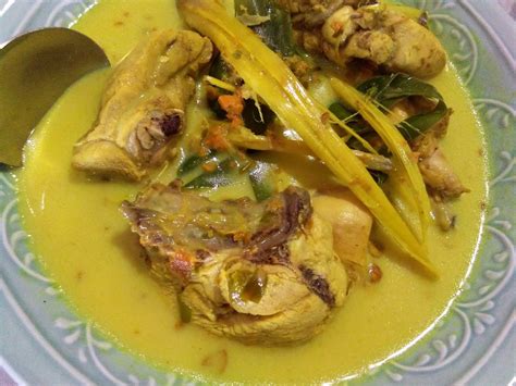 Rendang ayam cili padi atau api merupakan antara juadah yang biasanya dihidangkan pada hari raya aidilfitri dan hari raya aidiladha. SurayaMSyed: Ayam Masak Lemak Cili Padi
