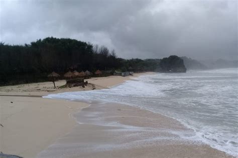 Pangandaran diguncang gempa dengan magnitudo 4.5, senin (26/10/2020). BPBD Gunung Kidul intensifkan edukasi masyarakat mensikapi ...