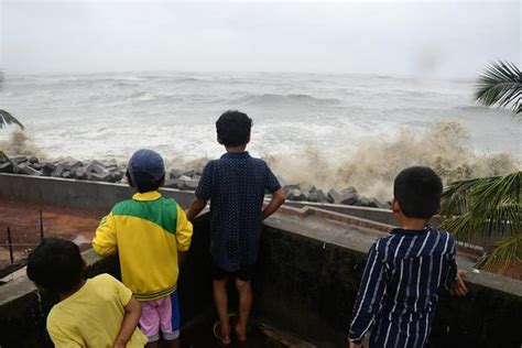 Cyclone Tauktae Hits Karnataka Coast Brings In Heavy Rains With Gusty