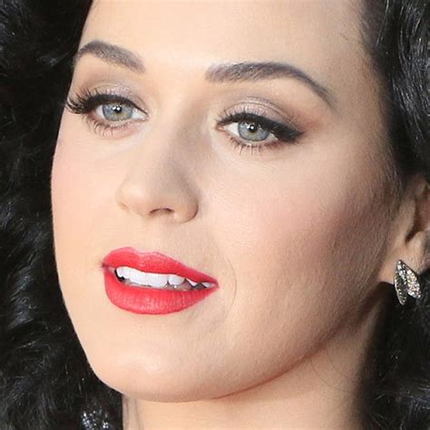 Katy Perry Makeup Beige Eyeshadow Silver Eyeshadow And Red Lipstick