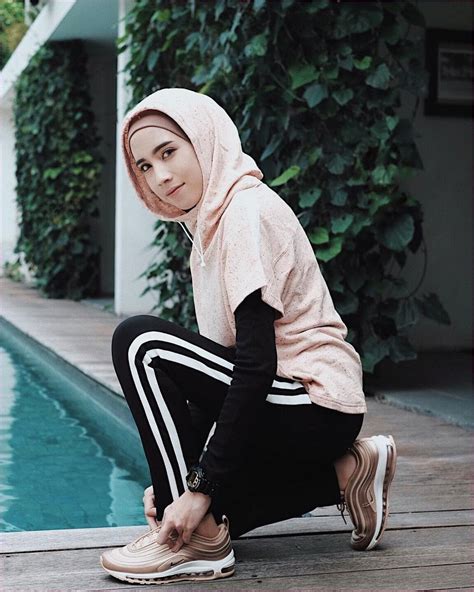 Viral 15 Ootd Sweater Biru Dongker Terkece Ide Outfit Kece