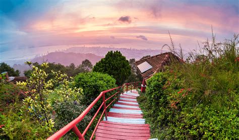 Penang hill is a hill resort comprising a group of peaks on penang island, malaysia. Things to Do in Penang Hill to Refresh Your Mind! | Airpaz ...