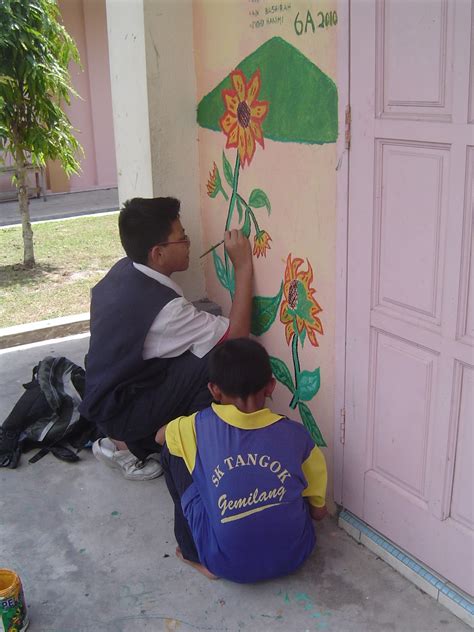 Makmal sains sekolah merupakan salah satu kawasan yang sangat dan sentiasa beroperasi bagi memastikan segala kelancaran pembelajaran dan pengajaran dapat dilaksanakan seperti yang telah dirancangkan. SEKOLAH KEBANGSAAN TANGOK: Projek menceriakan makmal komputer