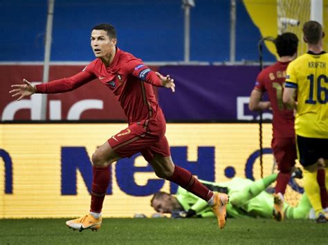 Als Erster Europäer Ronaldo Knackt Marke Von 100 Länderspieltoren