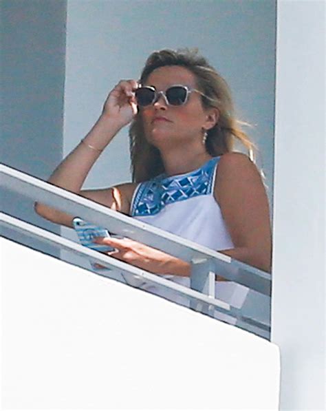 Reese Witherspoon At A Hotel Balcony In Miami Hawtcelebs