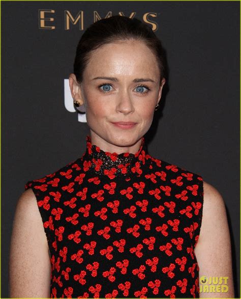 Emmy Winner Alexis Bledel Joins Handmaids Tale Co Stars At Pre Emmys Event Photo 3958147