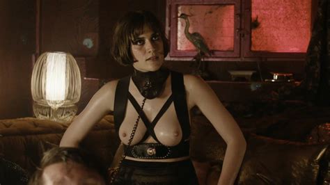 Sophie Pfennigstorf Nuda Anni In Babylon Berlin