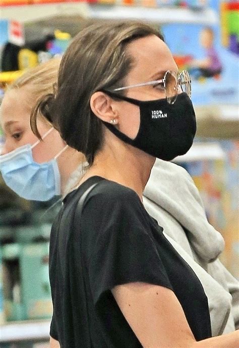 Angelina Jolie W Okularach Korekcyjnych I Luźnych Spodniach Na Co Dzień Nie Wygląda Jak