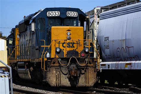 CSX 3Q profit up 15% as railroad hauls 2% more freight | AP News