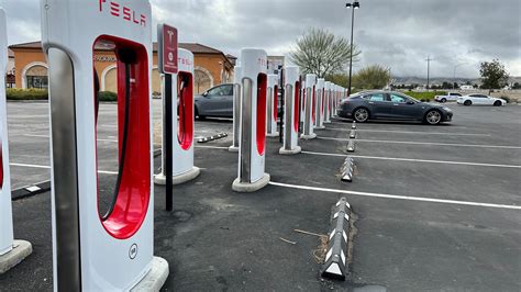 Tesla charging hub in Barstow to have 100 stations, most in US