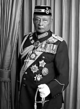 Hans officielle og kongelige gemalinde, tengku ampuan afzan binti tengku. Sultan Ahmad Shah dies at age 88 at National Heart Institute