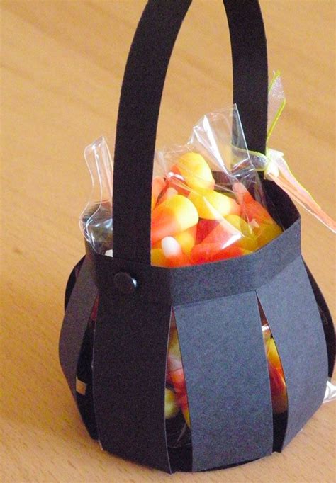Trick Or Treat 23 Halloween Bags You Can Make Right Now Halloween Diy