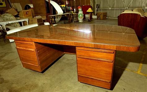 With leonardo dicaprio, cate blanchett, kate beckinsale, john c. Howard Hughes desk | Film memorabilia