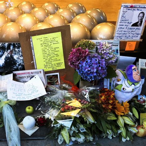 What bathtub options are available to bath remodelers shopping at the home depot e palo alto store? outside Apple Store, Palo Alto, tribute to Steve Jobs | Flickr