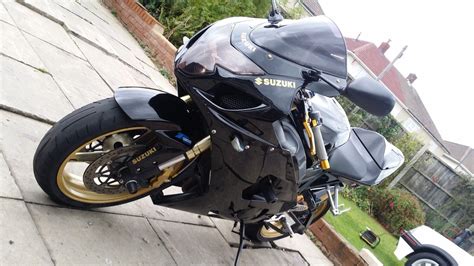 Claimed horsepower was 146.84 hp (109.5 kw) @ 13200 rpm. 2004 SUZUKI GSXR 750 BLACK AND GOLD CUSTOM BODYWORK GSXR750