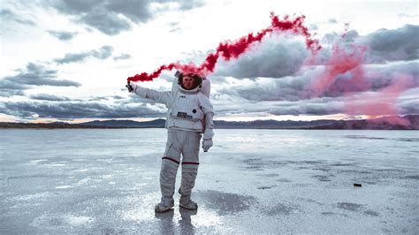 Find the best astronaut wallpaper on wallpapertag. Download wallpaper 3840x2160 astronaut, spacesuit, colored ...