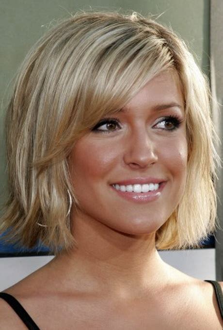 Modele coiffure cheveux longs courts boucles tendance coiffure. Coupe cheveux epaule