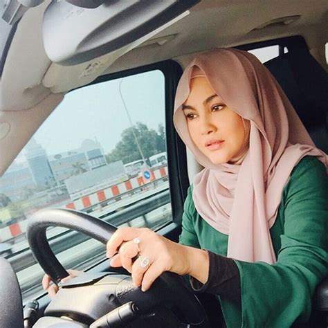 Menurut kemaskini pada akaun instagram, umie menjelaskan suaminya dibawa keluar dari kediaman mereka di mont kiara dengan diiringi enam hingga tujuh anggota polis. 1MDB: Umie Aida Sanggup Berpisah Dengan Suami ~ Blog Hiburan
