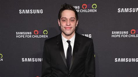 'SNL's Pete Davidson Says He's 'Happy and Sober for the First Time in 8