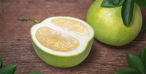 How to prepare pomelo fruit. Pomelo Fruit Benefits, Nutrition and How to Eat It - Dr. Axe