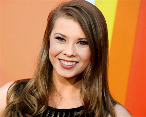 Bindi sue irwin (born 24 july 1998) is an australian television personality, conservationist, zookeeper, and actress. Bindi Irwin Wallpapers Images Photos Pictures Backgrounds