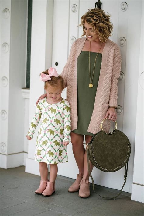Light Pink & Olive Green for Fall | Fall family photo outfits, Mother