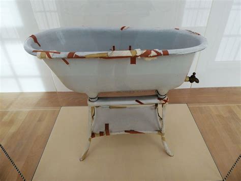 She was married to kurt gumpert and viktor de kowa. Unbezahlbare alte Badewanne.... Foto & Bild | spezial ...