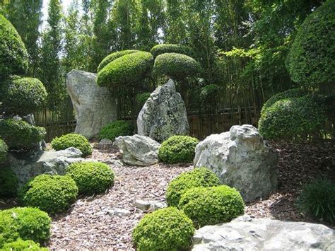 Gartengestaltung mit steinen und kies garten present day gestalten. wunderschöne grüne pflanzen und kies mit steinen im ...