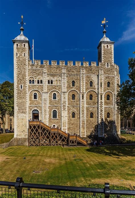 White Tower Of Tower Of London Stock Photo Image Of Gate History