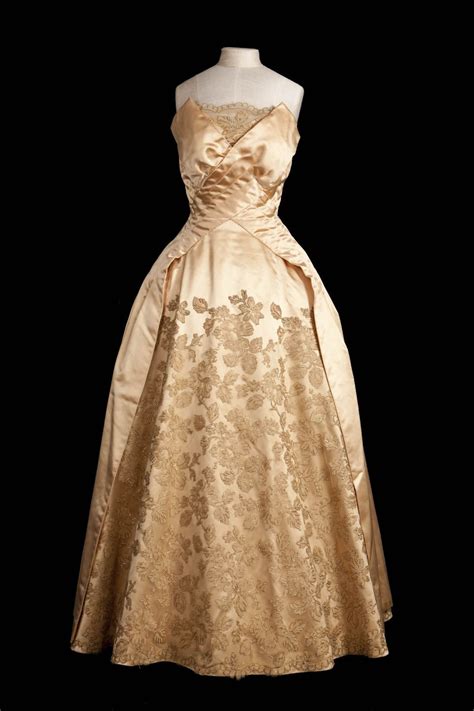 Fripperiesandfobs Evening Dress Designed By Norman Hartnell For Queen