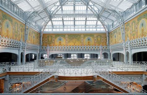 La maison de champagne du groupe lvmh a présenté sur le salon vinexpo/wine paris le nouvel habillage de ses bouteilles. A la Samaritaine, LVMH veut séduire les touristes (détail ...