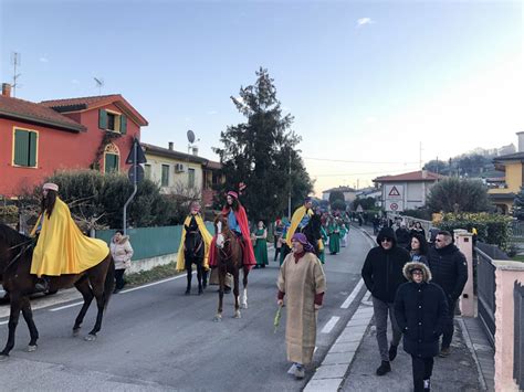 Antes de entrar de lleno en el significado del término epifanía, vamos a proceder a por ejemplo: Rievocazione. La comunità di Turri e il vero significato ...