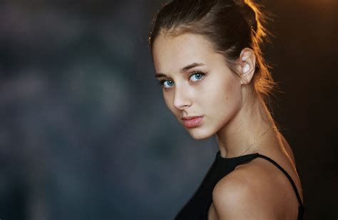 Olesya Grimaylo Women Face Blue Eyes Women Indoors Looking At