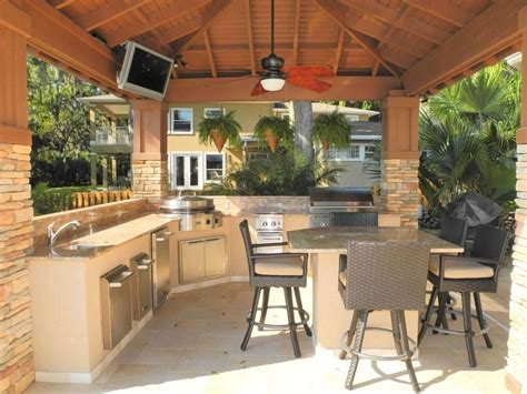 Welcome to luxury outdoor living. Modern Outdoor Kitchen Design Ideas 340 #technologies ...
