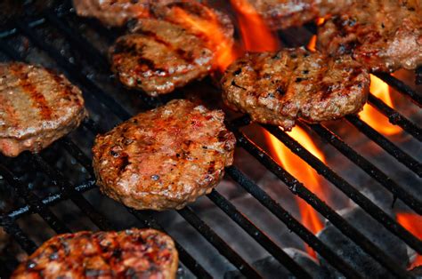 If using cheese, lay slices on the meat. ESPECIAL: Los 10 mandamientos del hamburguesero ...