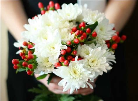 Bridesmaids Beautiful Wedding Bouquet White Chrysanthemums Red