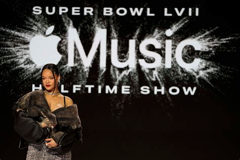 Super Bowl Lvii Halftime Show Rihanna Sheryl Lee Ralph Chris