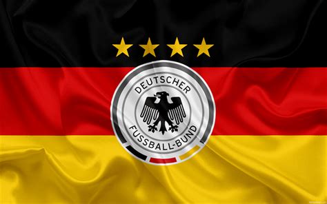 Unser logo zur wm 2006 hätte die ursprüngliche idee der »arena deutschland«, die bereits im rahmen der bewerbung für die wm. Herunterladen hintergrundbild deutschland-fußball ...