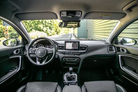 Retrouvez la consommation, les émission, le co2, le volume du coffre, la longueur et les performances de kia cee'd sw 2012 et les toutes equipements de série et en option. Comparatif - Kia Ceed SW VS Peugeot 308 SW : ambitieux ...