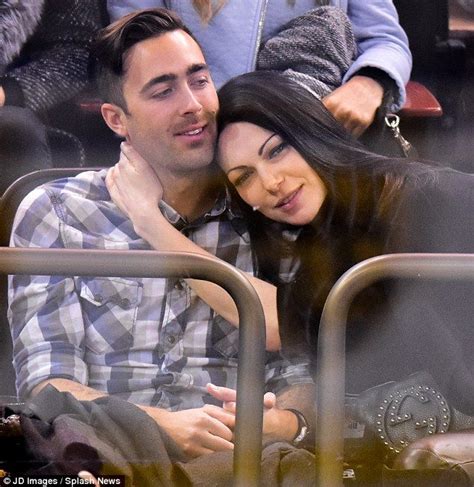 Laura Prepon Cosies Up With Mystery Man At New York Rangers Game Laura Prepon Magical Women