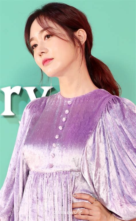 This is 용석 성유리 by christopher j. 오늘 성유리 멀버리 행사 : 네모판