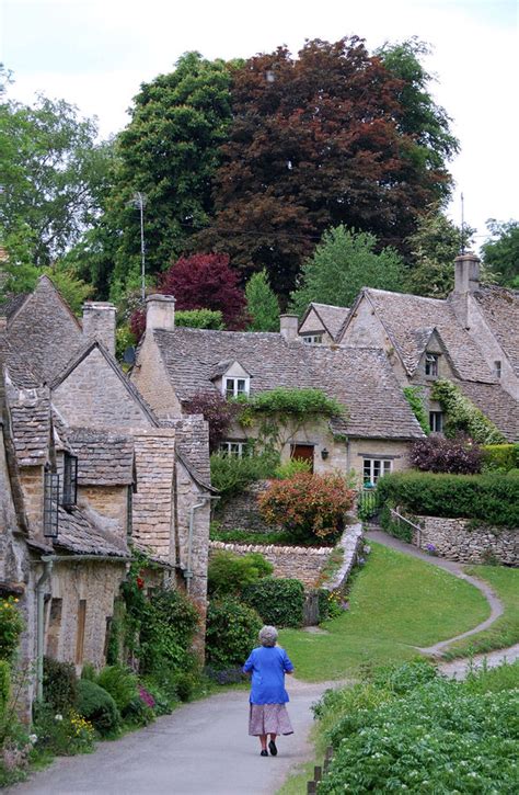 The uk is five hours ahead of new york, six hours ahead of chicago, seven hours ahead of denver, and eight hours ahead of california. Cotswolds Travel Guide Resources & Trip Planning Info by ...