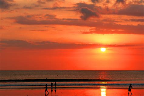 Sunset On Kuta Beach Bali Thousands Of People Rush Out On Flickr