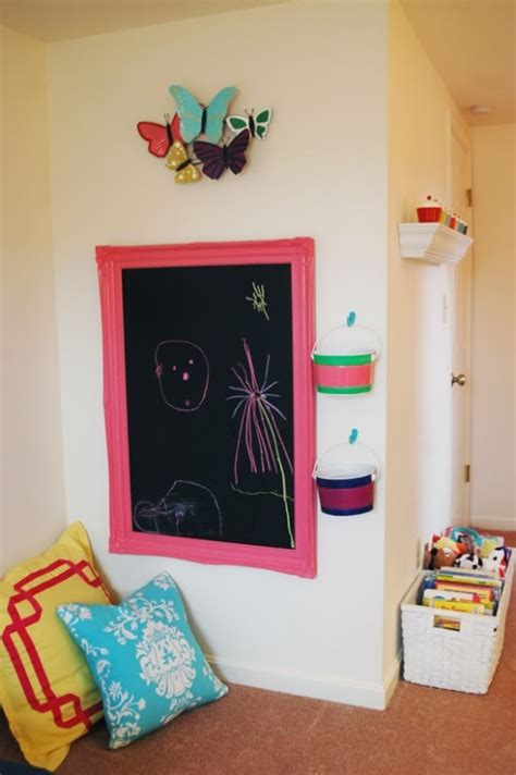 Use framed art in fashionable black and white lettering to send a daily message to those you love. 20 Cool Ideas To Use Chalkboards In A Kid's Room | Kidsomania