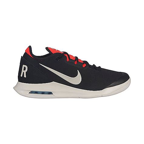 Intersport biedt een brede collectie artikelen voor verschillende sporten zoals fitness, zwemmen, hockey. Nike | INTERSPORT